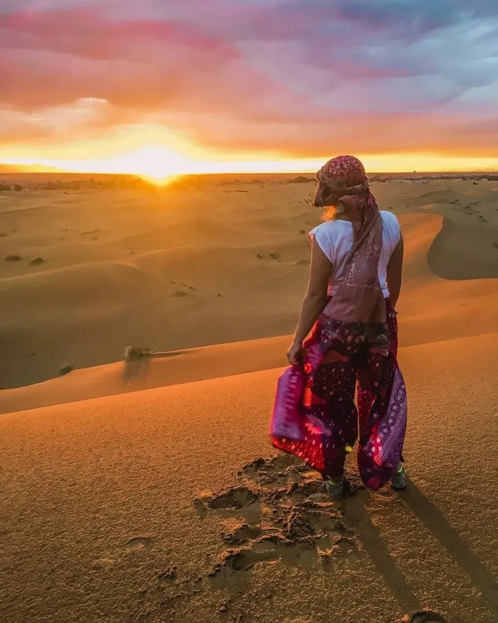 Captivating desert sunset in the Morocco desert – DiscoverMoroccoNow Sahara desert Merzouga