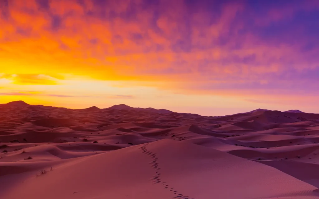 Stunning sunset over the Sahara desert dunes – DiscoverMoroccoNow Morocco desert Merzouga